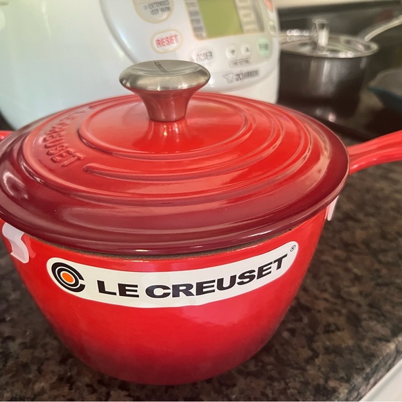 Le Creuset signature iron handle saucepan quart)